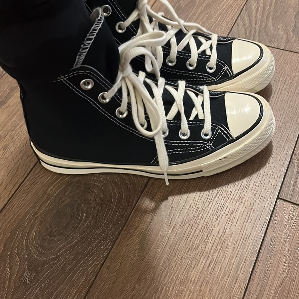 There are rare the Taylor chuck converse black/cream finish this size sold out